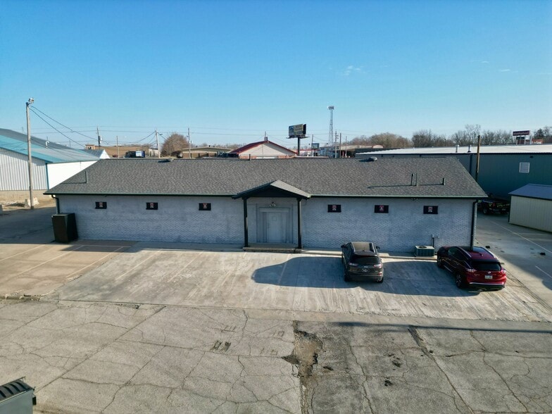 More Photos Of 1525 E Army Post Rd, Des Moines Auto Repair For Lease