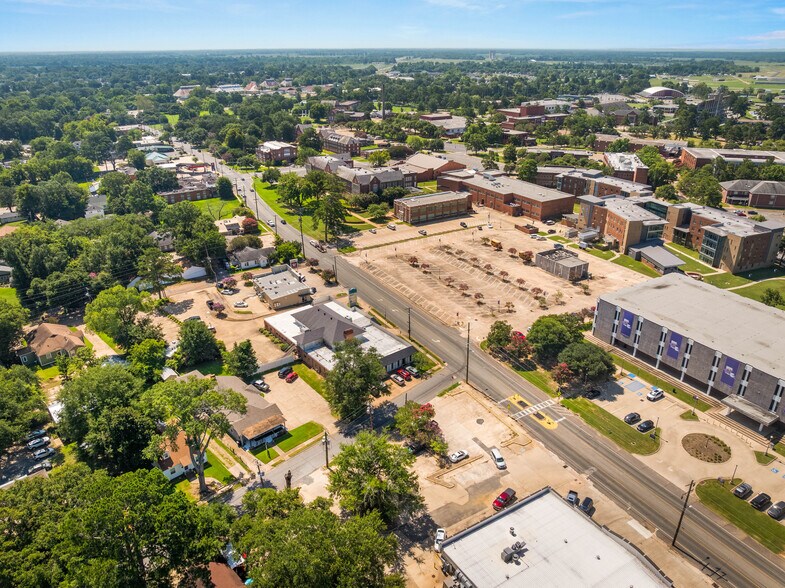 More Photos Of 816 University Pky, Natchitoches Office For Sale