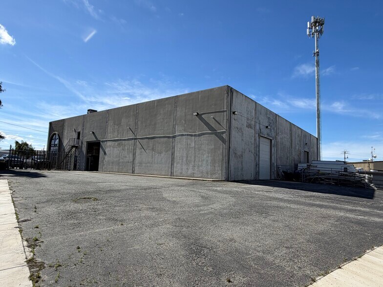 More Photos Of 901-909 Harkins Rd, Salinas Warehouse For Lease