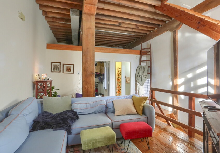 More Photos Of 11 Spruce St, Mountville Apartments For Sale