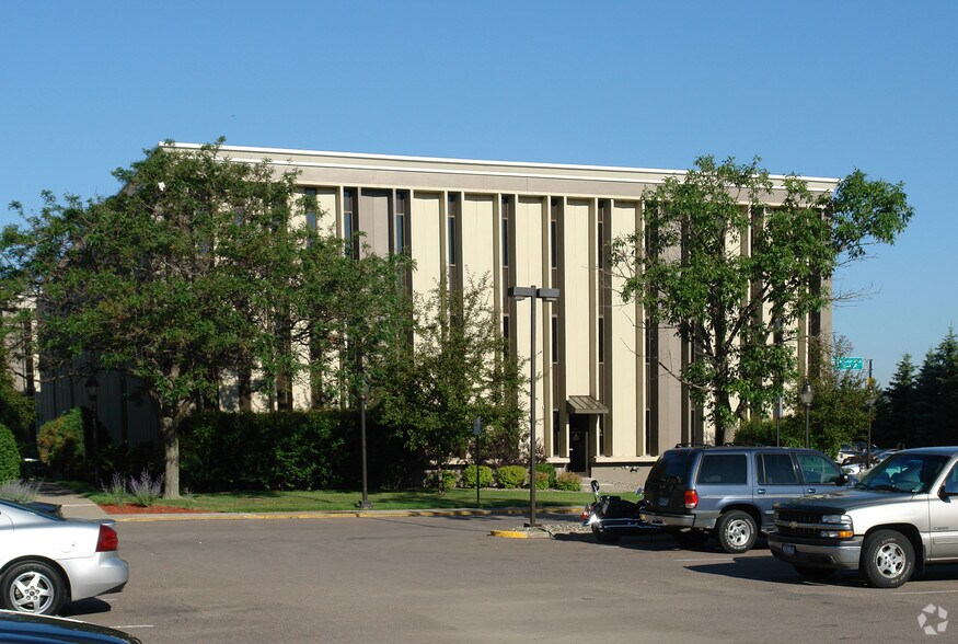More Photos Of 8401 Wayzata Blvd, Golden Valley Office For Lease