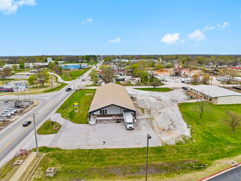 More Photos Of 721 N 2nd St, Rogers General Retail For Lease