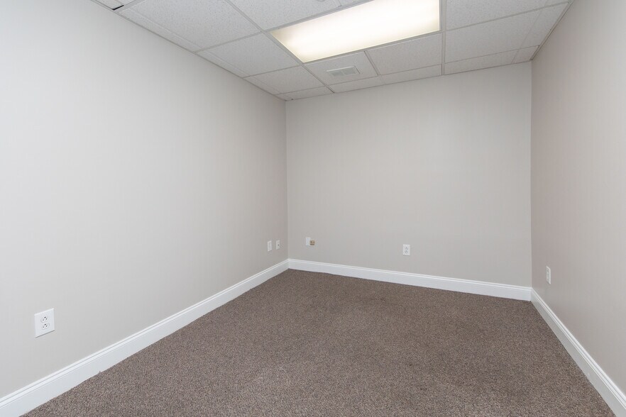 More Photos Of 555 Andorra Glen Ct, Lafayette Hill Apartments For Lease