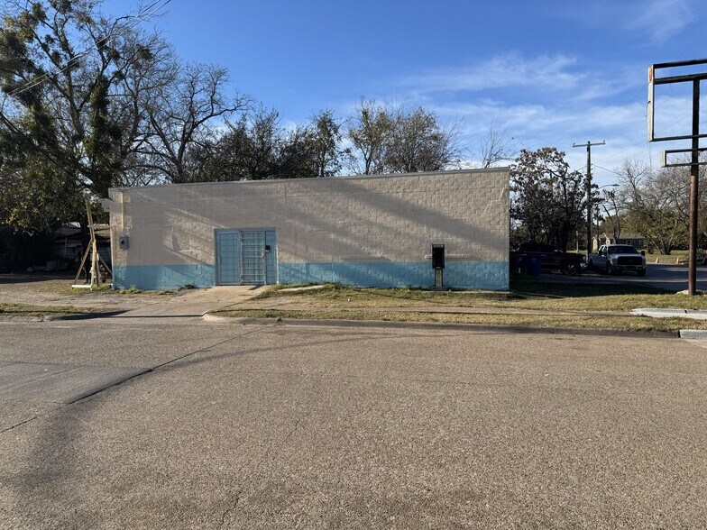 More Photos Of 2023 J B Jackson Jr Blvd blvd, Dallas General Retail For Sale