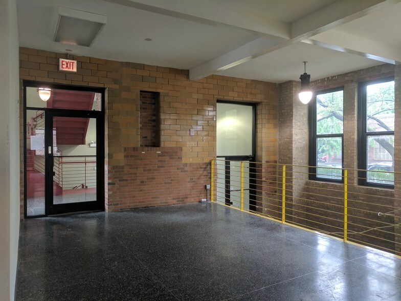More Photos Of 1659 W Hubbard St, Chicago Loft Creative Space For Lease