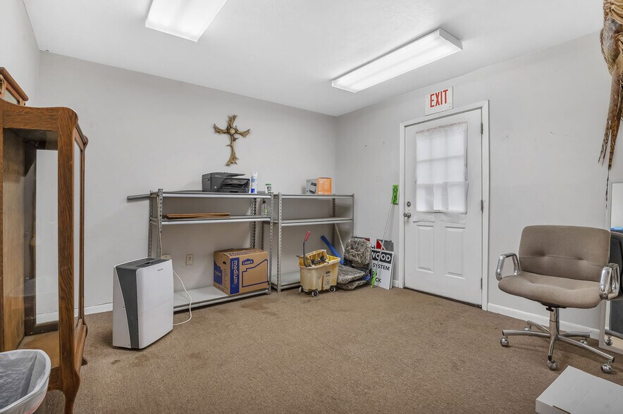 More Photos Of 21034 US Highway 96 S, Kirbyville Flex For Sale