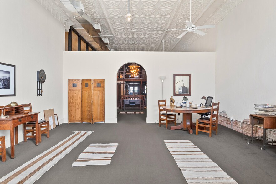 More Photos Of 118 W. Grand St, Whitewright Storefront Retail Residential For Sale