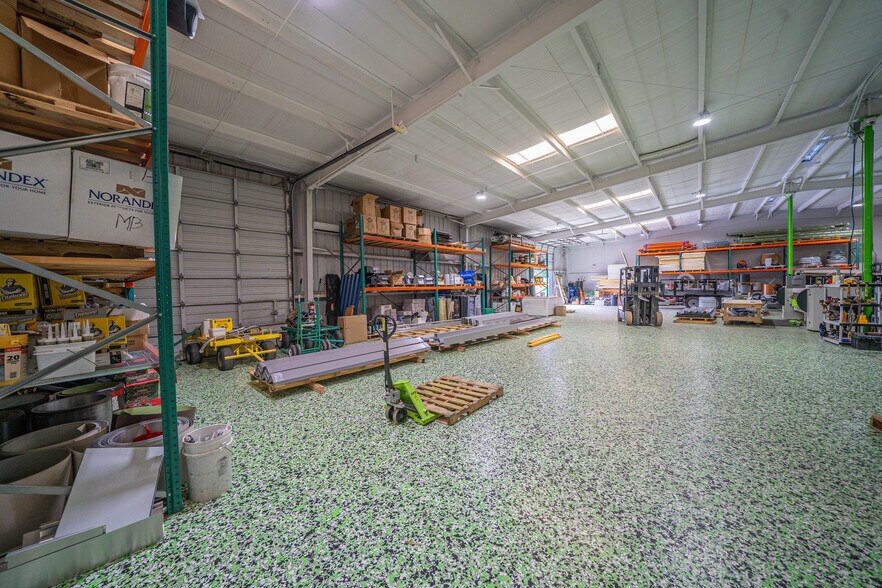 More Photos Of 2312 Bruner Ln, Fort Myers Warehouse For Lease