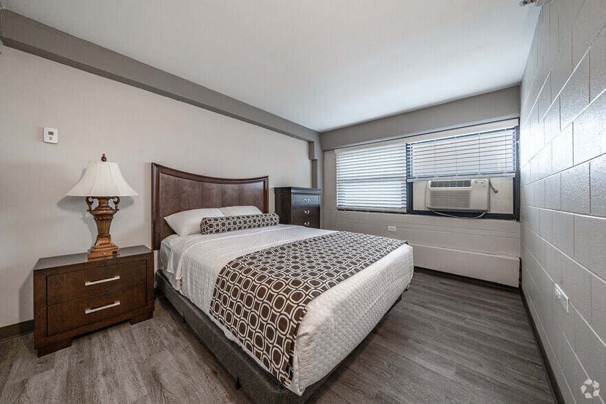 More Photos Of 311 N Ottawa St, Joliet Apartments For Lease