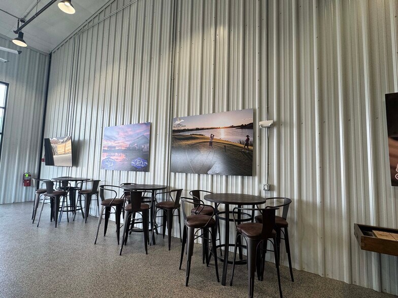 More Photos Of 360 Rancho Dr, Windsor Self Storage For Sale