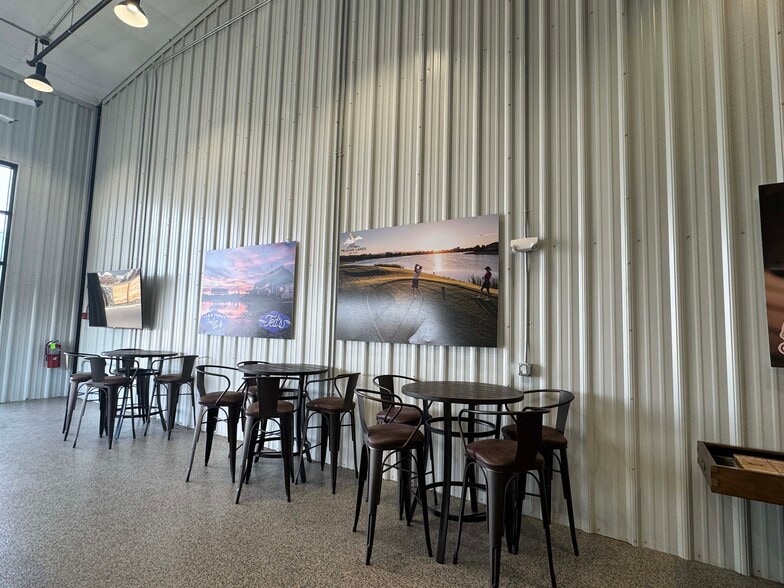 More Photos Of 360 Rancho Dr, Windsor Self Storage For Sale