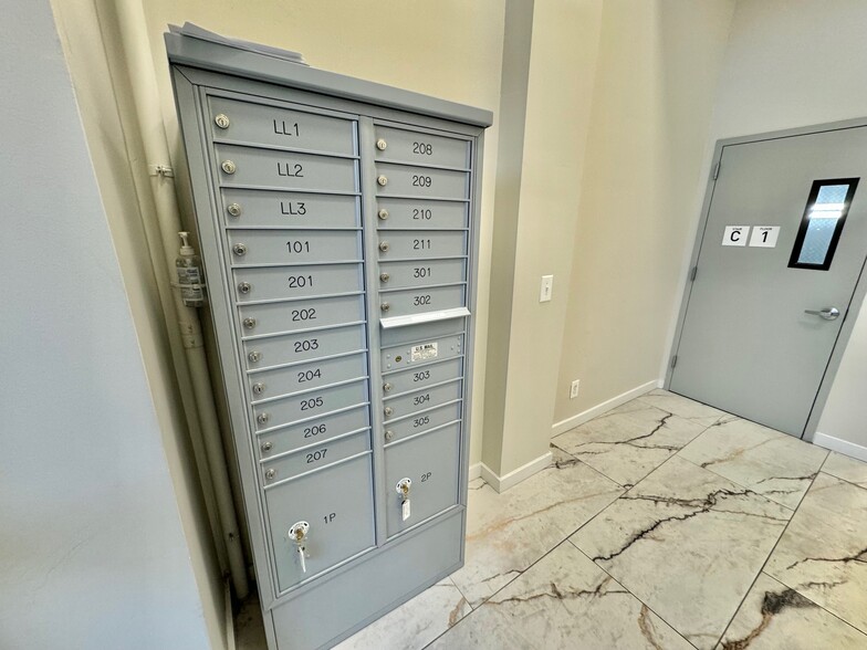More Photos Of 136-21 Hillside Ave, Richmond Hill Medical For Lease