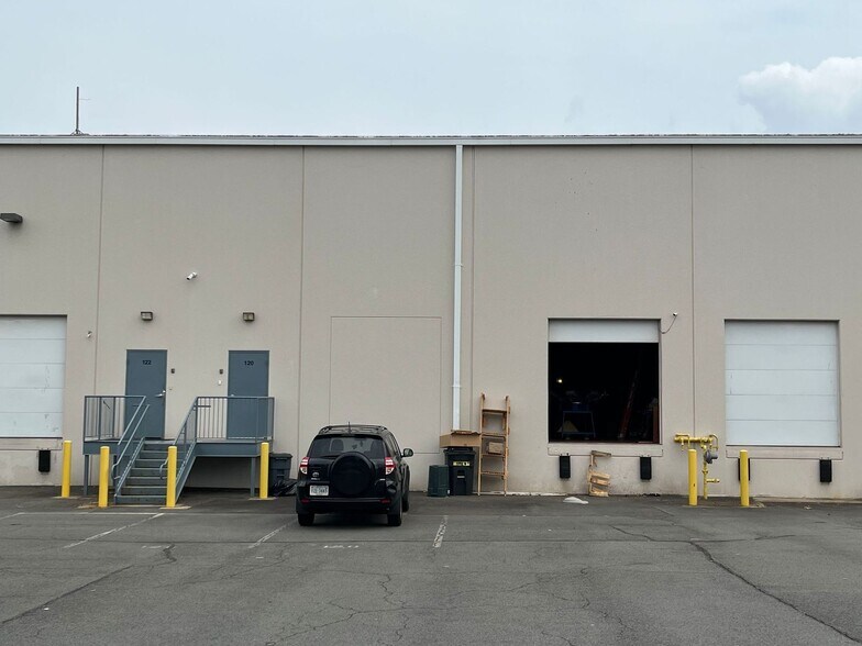 More Photos Of 44710 Cape Ct, Ashburn Light Distribution For Lease