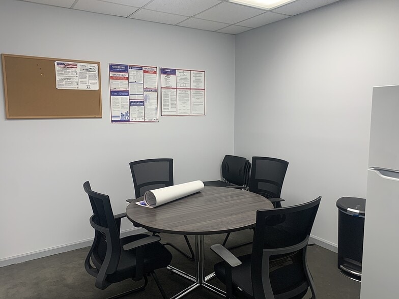 More Photos Of 5651 Whitesville Rd, Columbus Office For Sale