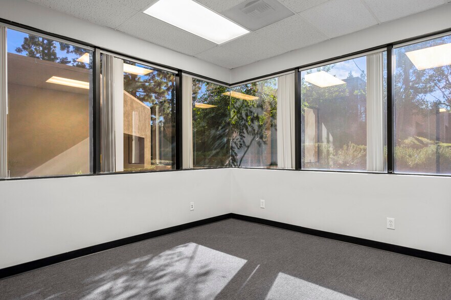 More Photos Of 23117 Plaza Pointe Dr, Laguna Hills Office For Lease