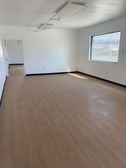 More Photos Of 424-432 S I St, San Bernardino Warehouse For Sale