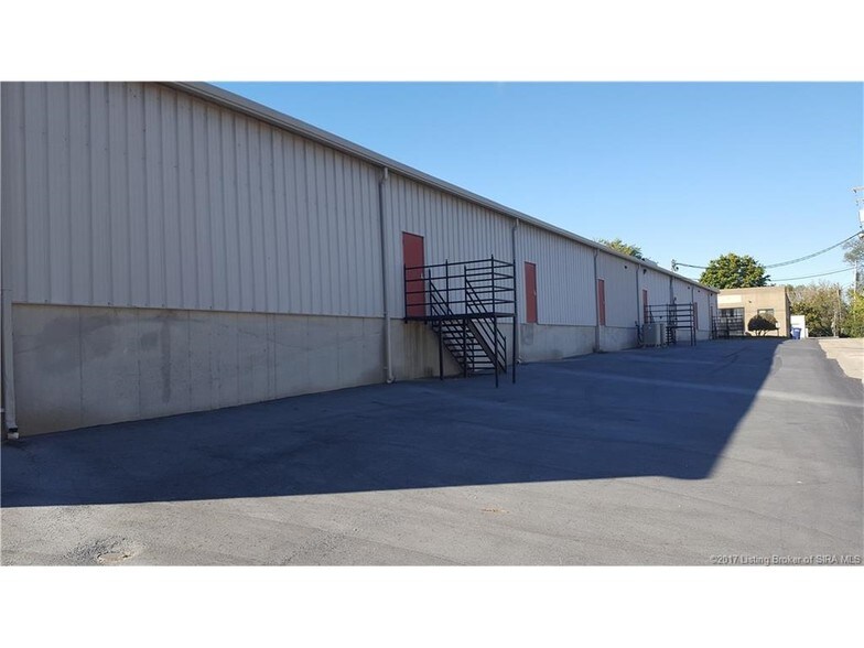 More Photos Of 326 Indiana Ave, Sellersburg Office For Lease