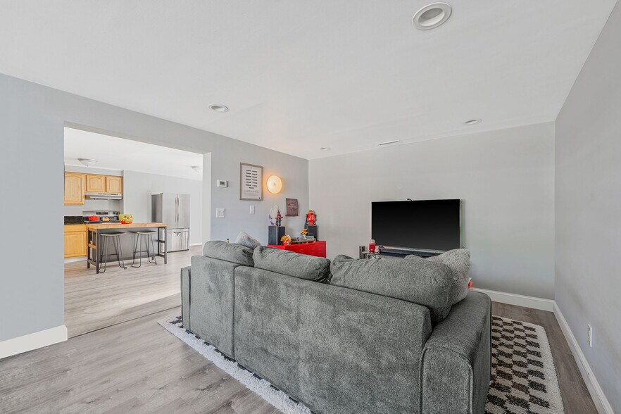 More Photos Of 504 Fire Island Ave, Babylon Flex For Sale