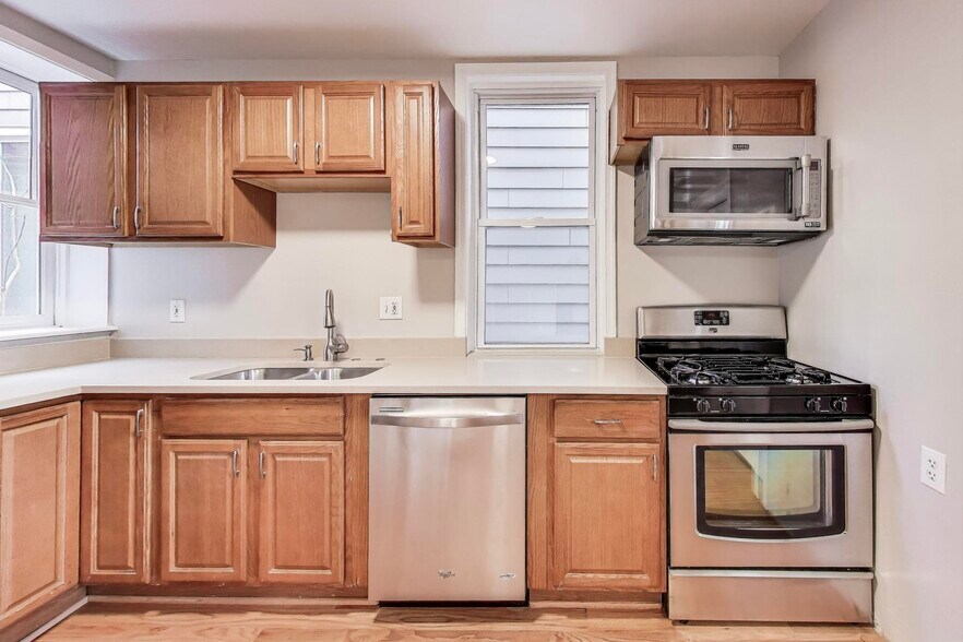 More Photos Of 212 Elm St NW, Washington Apartments For Sale