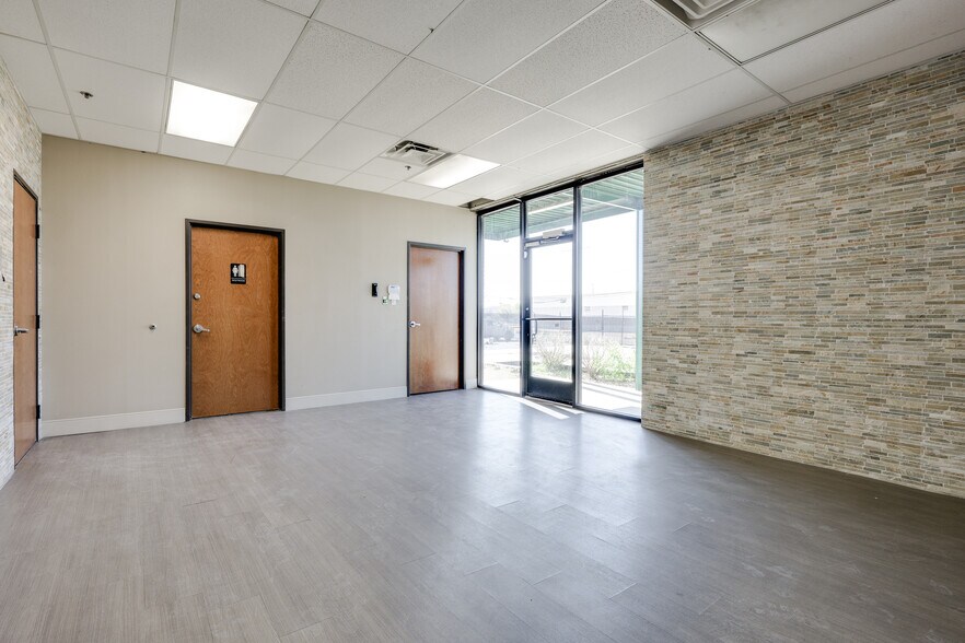 More Photos Of 5020-5022 Sharp St, Dallas Manufacturing For Sale