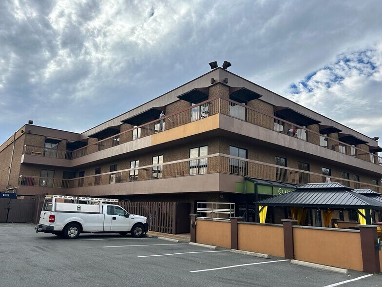 More Photos Of 450 Maple Ave E, Vienna Medical For Lease