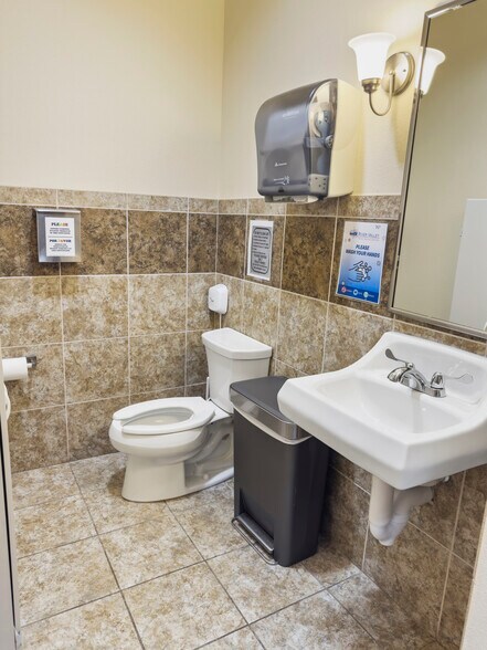 More Photos Of 308 Main St, Olathe Medical For Lease