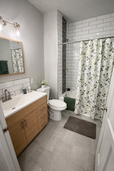 More Photos Of 2102 S 12th St, Tacoma Office Residential For Sale