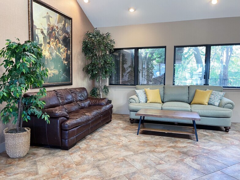 More Photos Of 4547 Lake Shore Dr, Waco Office For Sale