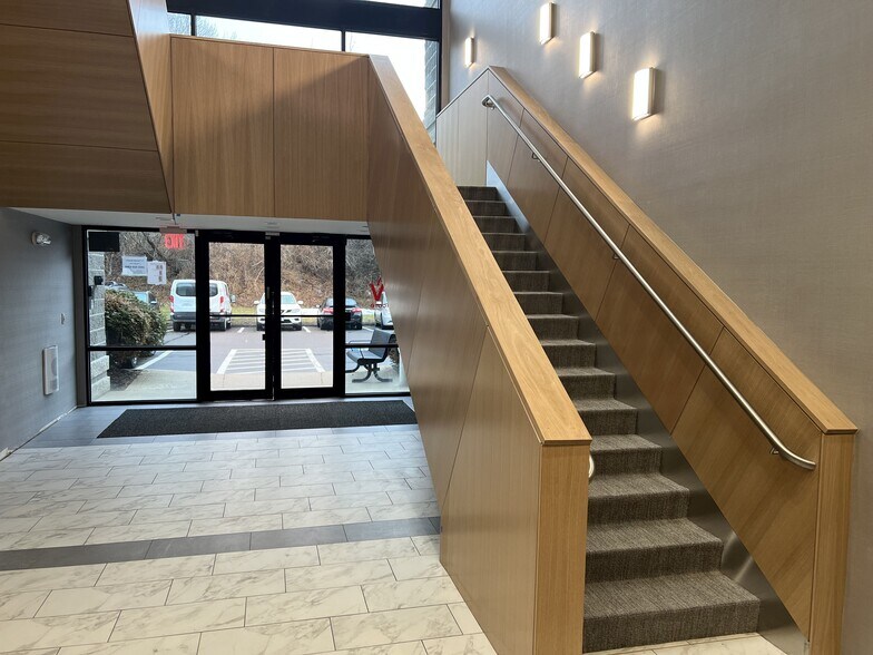 More Photos Of 36 E Industrial Rd, Branford Research And Development For Lease