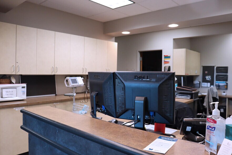 More Photos Of 24076 SE Stark St, Gresham Medical For Lease