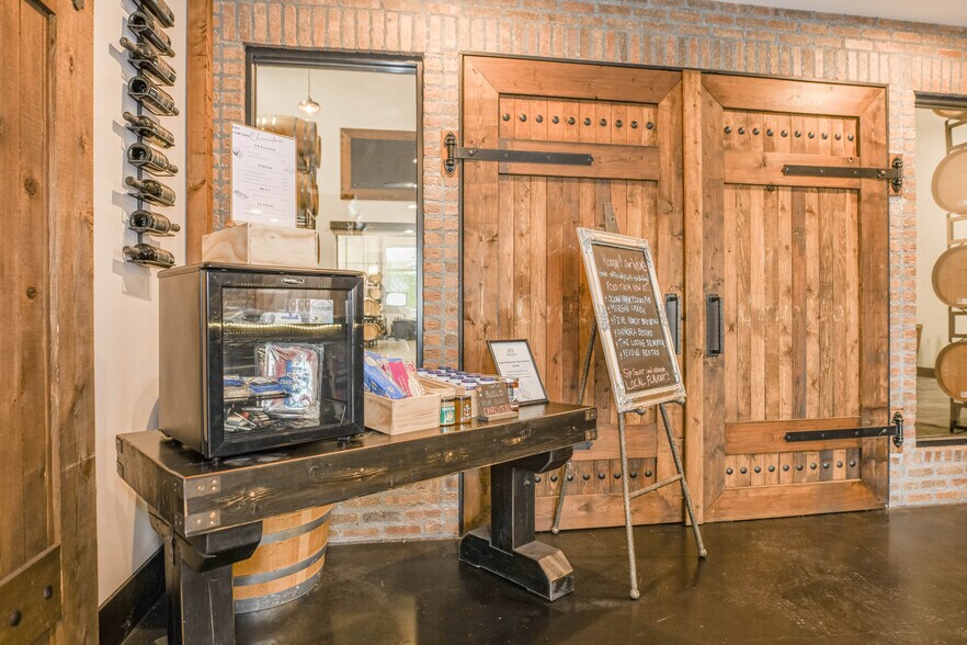 More Photos Of 19288 22nd Ave, Surrey Warehouse For Lease