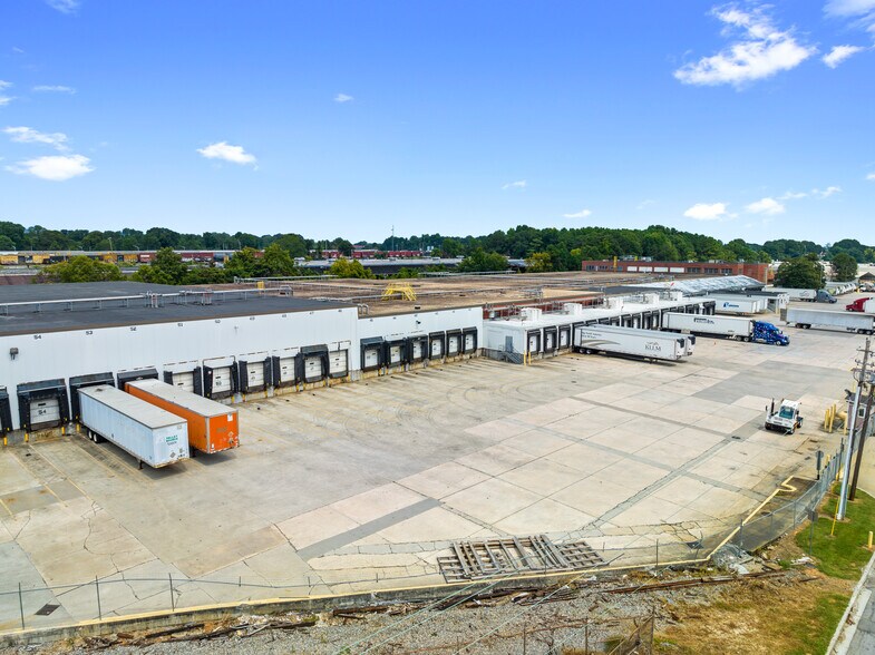 More Photos Of 1239 Oakleigh Dr, East Point Warehouse For Lease