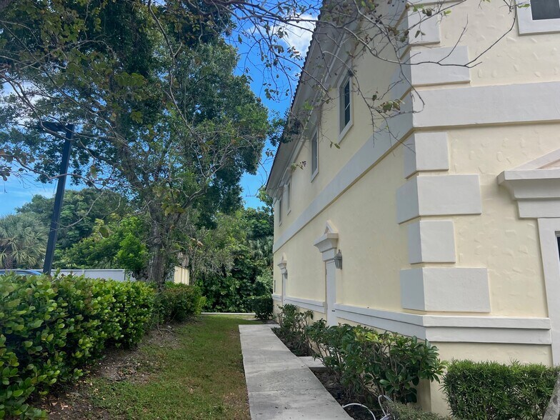 More Photos Of 12010 US Highway 1, North Palm Beach Medical For Sale