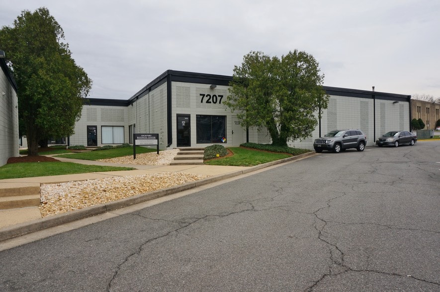 More Photos Of 7207 Lockport Pl, Lorton Warehouse For Lease