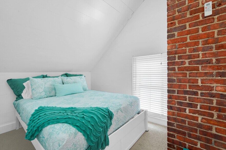 More Photos Of 21 Officers Row, Tybee Island Hospitality For Sale