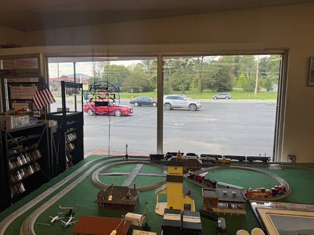 More Photos Of 7547 Williamson Rd, Hollins Storefront For Lease