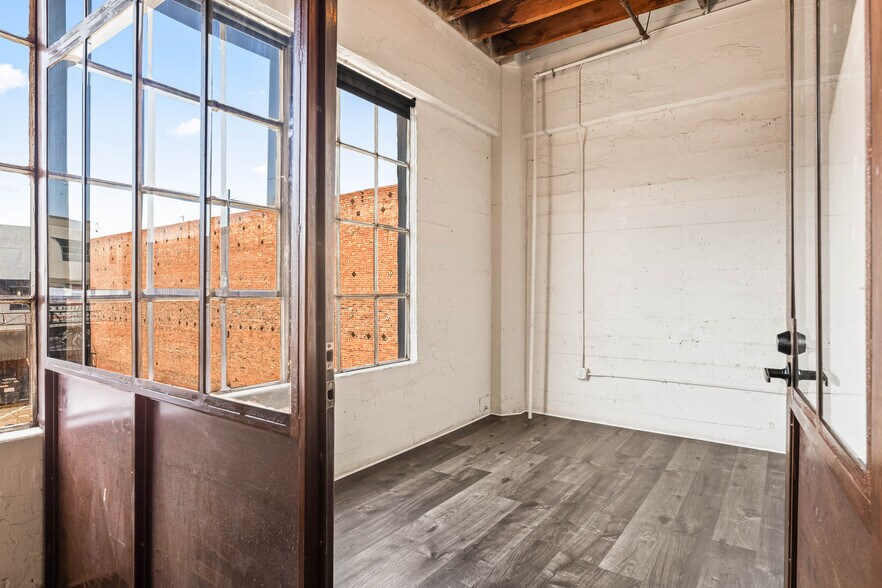 More Photos Of 932 Wilson St, Los Angeles Loft Creative Space For Lease