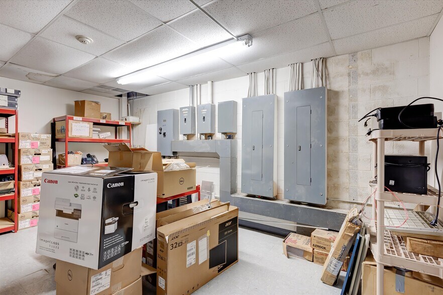 More Photos Of 1059 E Tri County Blvd, Oliver Springs Office Residential For Lease