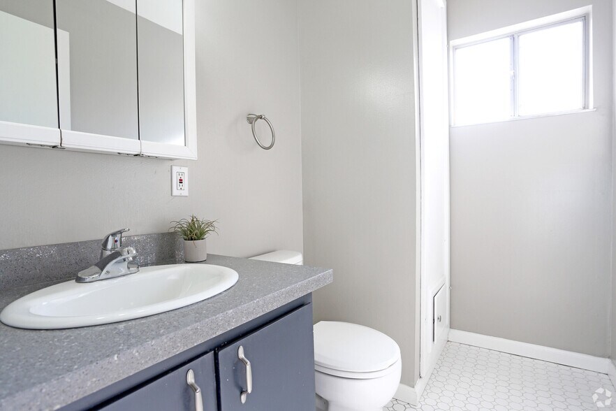 More Photos Of 2275 Grove Way, Castro Valley Apartments For Sale