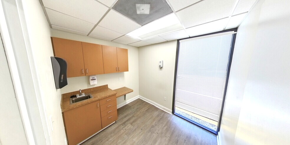 More Photos Of 8837 Goodbys Executive Dr, Jacksonville Medical For Lease