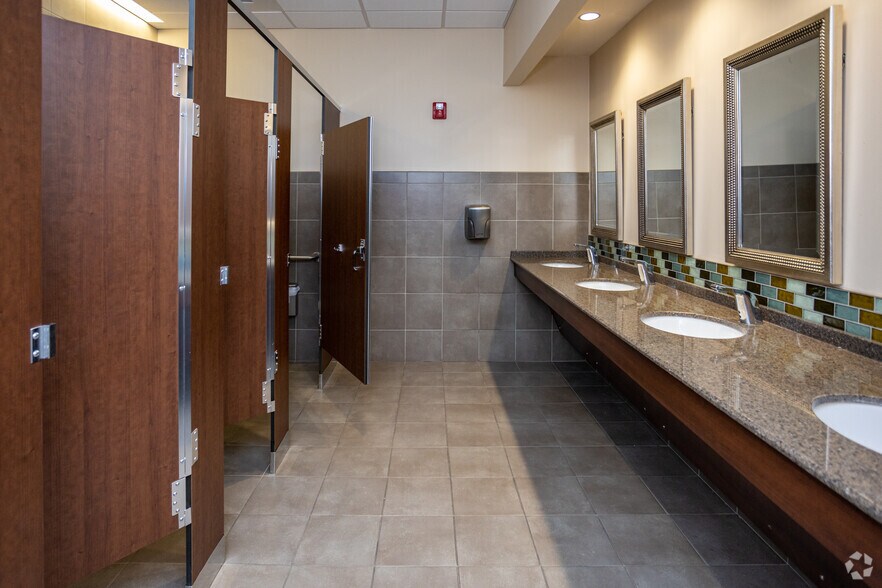 More Photos Of 201 Resting Tree Dr, Bristol Office For Lease