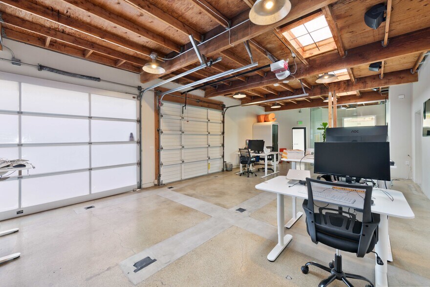 More Photos Of 2116 Zeno Pl, Venice Loft Creative Space For Lease