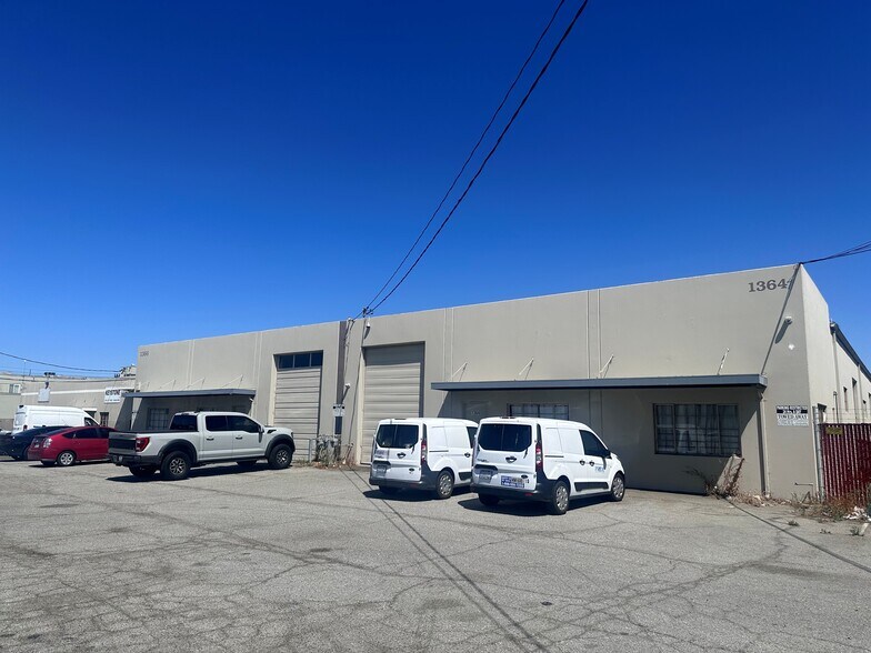 More Photos Of 1371 Old Bayshore Hwy, San Jose Warehouse For Sale