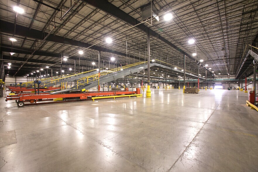More Photos Of 1700 Schuster Rd, Delano Distribution For Lease