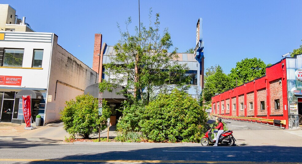 More Photos Of 4422 Connecticut Ave NW, Washington Fast Food For Lease