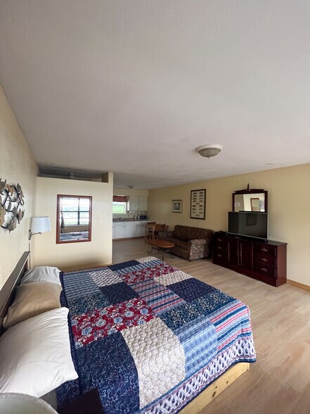 More Photos Of 371 Navaho Trl, Onalaska Hotel For Sale