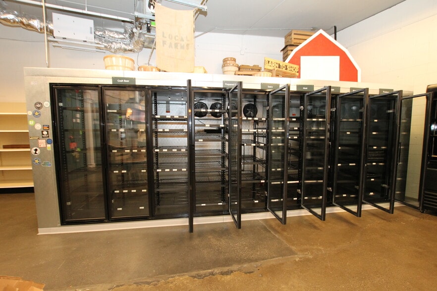 More Photos Of 162 Harding St, Worcester General Retail For Sale