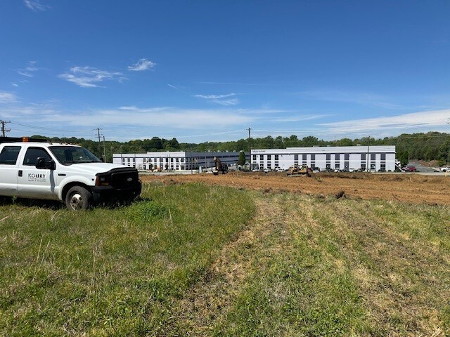More Photos Of 415 Gallimore Dairy Rd, Greensboro Warehouse For Lease