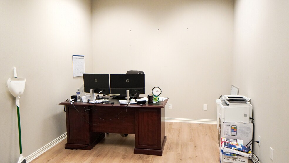 More Photos Of 205 E US Hwy 80, Forney Office Residential For Lease