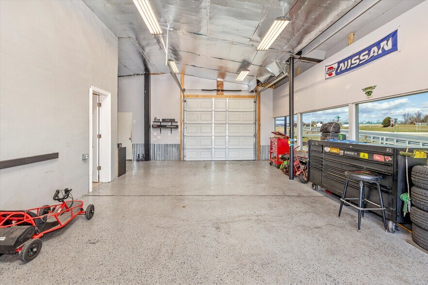 More Photos Of 9827 Hansonville Rd, Frederick Auto Repair For Sale